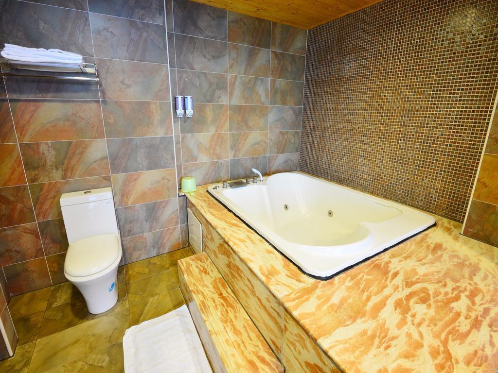 Tranquil Sea Vacation Hotel Kenting Extérieur photo