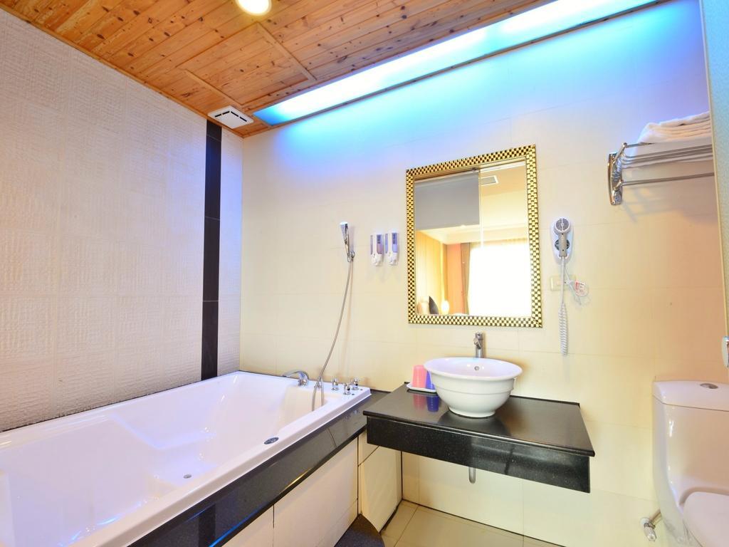 Tranquil Sea Vacation Hotel Kenting Extérieur photo